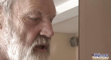 sex hầu gái trung quốc Anh ta có một con gà trống phim sex 2021 nga trong mông.